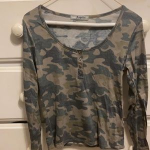 cute camo long sleeve top!!